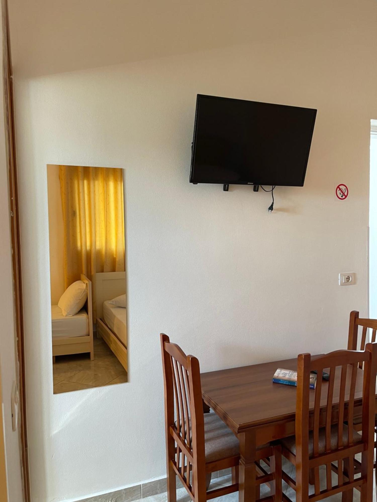 Kristeo Apartamento Vlorë Exterior foto